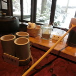 花仙庵 仙仁温泉 岩の湯 - 梅こぶ茶が置かれました