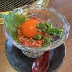 大和焼肉 結 - 熟成赤身の卵黄ユッケ