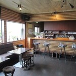 Cafe et repas よしのや - カウンター4席、テーブル3卓12席