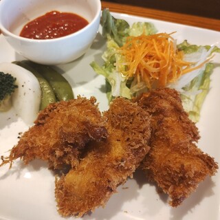 【ランチ】フワフワチキンカツや無水カレーなど逸品揃い