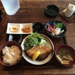 Hokkai Sakaba Shizunai - ホッケ焼きと刺身定食1,000円