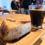 はごろも発酵食堂 - ホットコーヒー500円米粉バナナケーキ350円