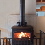 はごろも発酵食堂 - 大きな薪ストーブ