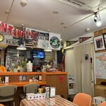 アメリカンスタイル ニューズカフェ - バレンタインのデコレーションも可愛い