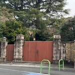 ヤエカホームストア - ご近所に旧服部金太郎邸。中に入ってみたいけれどもいまや大京の持ち物らしい。