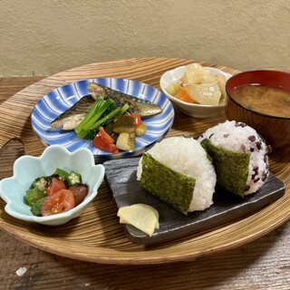おにぎりとスープ マルイサンカク_1