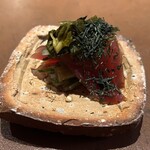 さざれ - 旬のマグロに茎わさび煎り玉露掛け