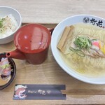 鯛塩そば 灯花 横浜ワールドポーターズ店 - 