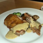 ナトワ - メインディッシュの鶏ももコンフィ