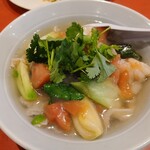 丘山酒家 - 海老トマト塩刀削麺