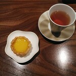 港式料理 鴻禧 - エッグタルトと台湾紅茶