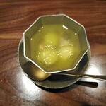 港式料理 鴻禧 - デザート　水分の多いフルーツとの組合せはつばめの巣の最適解だと思う。