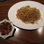 港式料理 鴻禧 - 焼きそば　細麺で食べやすいですね。