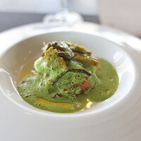 THE RAY(リーガロイヤルホテル大阪) - 本日魚と新じゃが芋のパイヤソン 　国産茸のポワレ　クレソンとアンチョビ香るエキューム