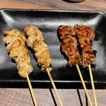 炭火焼鳥 まさや - せせり（塩）349円、牛ハラミ（タレ）379円