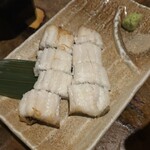 Hey! 周平 - 名物の一つの穴子の白焼　日本酒や焼酎によく合います。