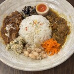 和かふぇ もののね - 生姜と牛すじのハヤシライス　山椒カレーのあいがけ