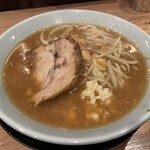 俺の生きる道 - ラーメン(麺150g,チャーシュー1枚,野菜少なめ,ニンニク普通,アブラ普通)