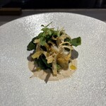 Gris - アイナメ　　　　　　　　　　　　　　　　　　　　　　　　　　　　　　淡白なお魚に濃厚なソース　　　　　　　　　　　　　　　　　カリカリに揚げたゴボウ　