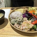 鳥〇食堂×タニタカフェ - 