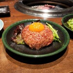 焼肉 静龍苑 - ユッケ