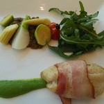 代官山ASO チェレステ - ベーコンを纏った的鯛のポアレ
      グリンピースのピューレと共に