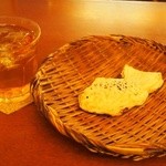 ナニワヤ・カフェ - ドリンクは冷たいほうじ茶