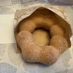 ミスタードーナツ - 料理写真:ポンデ黒糖172円。 黒米や黒豆入りの黒糖シュガーで仕上げたポンデリングです。