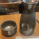 たまち道場 - 八海山を熱燗で