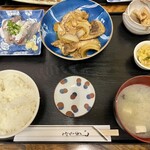 港のごはんやさん - 鮪ほほ肉煮付けとあじ刺身