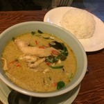 SIAM - 【2014年12月】ゲンキャオワーンガイ（鶏肉のグリーンカレー&ライス）＠950円。