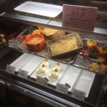 アマティ - 開店直後に伺ったので、ケーキ類は少し