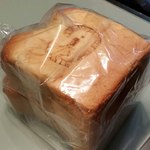 アマティ - 通常の１斤よりやや小ぶりですが、品格漂います