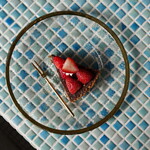 SOMEWHERE - STRAWBERRY CHOCOLATE TART（900円）