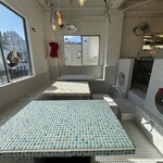 SOMEWHERE - 店内の様子