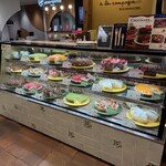 ア・ラ・カンパーニュ - ショーケースの中のケーキたち