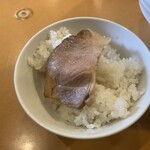 めでたい屋 - チャーシュー、オンザライス