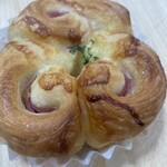 ベーカリーブランシュ - ハムチーズデニッシュ