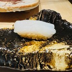 片岡篤司 - アオリイカ。中にムラサキウニがはいってます。