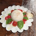 ワイン食堂　根 - ブッラータのカプレーゼ