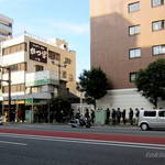 ラーメン二郎 - 並び！50人オーバー