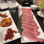 大井町銭場精肉店 - 上カルビ！テンションが上がりますねえ！！