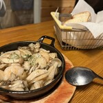 cafe&dining carpe diem - キノコとエビのアヒージョ　にんにく無しでした