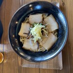 すば処 あじぐくるいしみね - 三枚肉そば