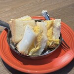港屋珈琲 - フォーク使わずに手で食べる