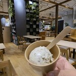 Open MUJI - ❶薄荷〖ハッカ〗(広島県世羅産)&チョコ【地元食材&地域限定】(税込390円)
スーッとする薄荷独特の味わい、ミントに良く似てますが、キレがあるのに少し円やか
目を瞑ってたらチョコミントのジェラート