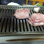 焼肉ニュージャパン - 塩タン。この後食べる事に夢中になりました