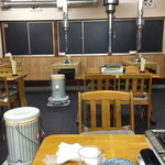 焼肉ニュージャパン - 整理整頓の行き届いた清潔な店内