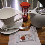 成城石井 - 紅茶ポット、砂時計、陶器製カップ