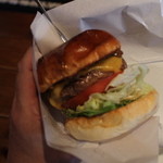 THE CORNER Hamburger & Saloon - 手につかんで食べる